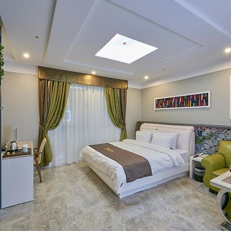 Dubai Hotel Gwangju Metropolitan City Екстер'єр фото