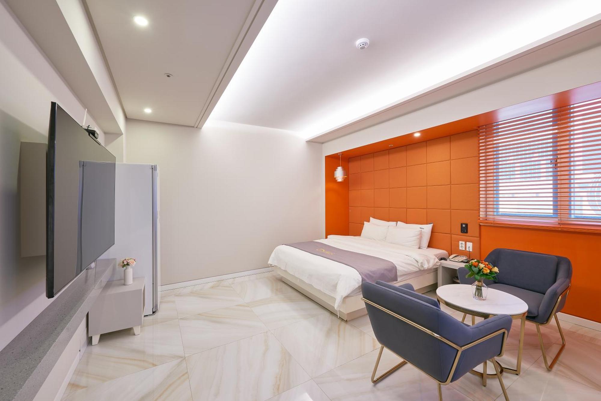 Dubai Hotel Gwangju Metropolitan City Екстер'єр фото