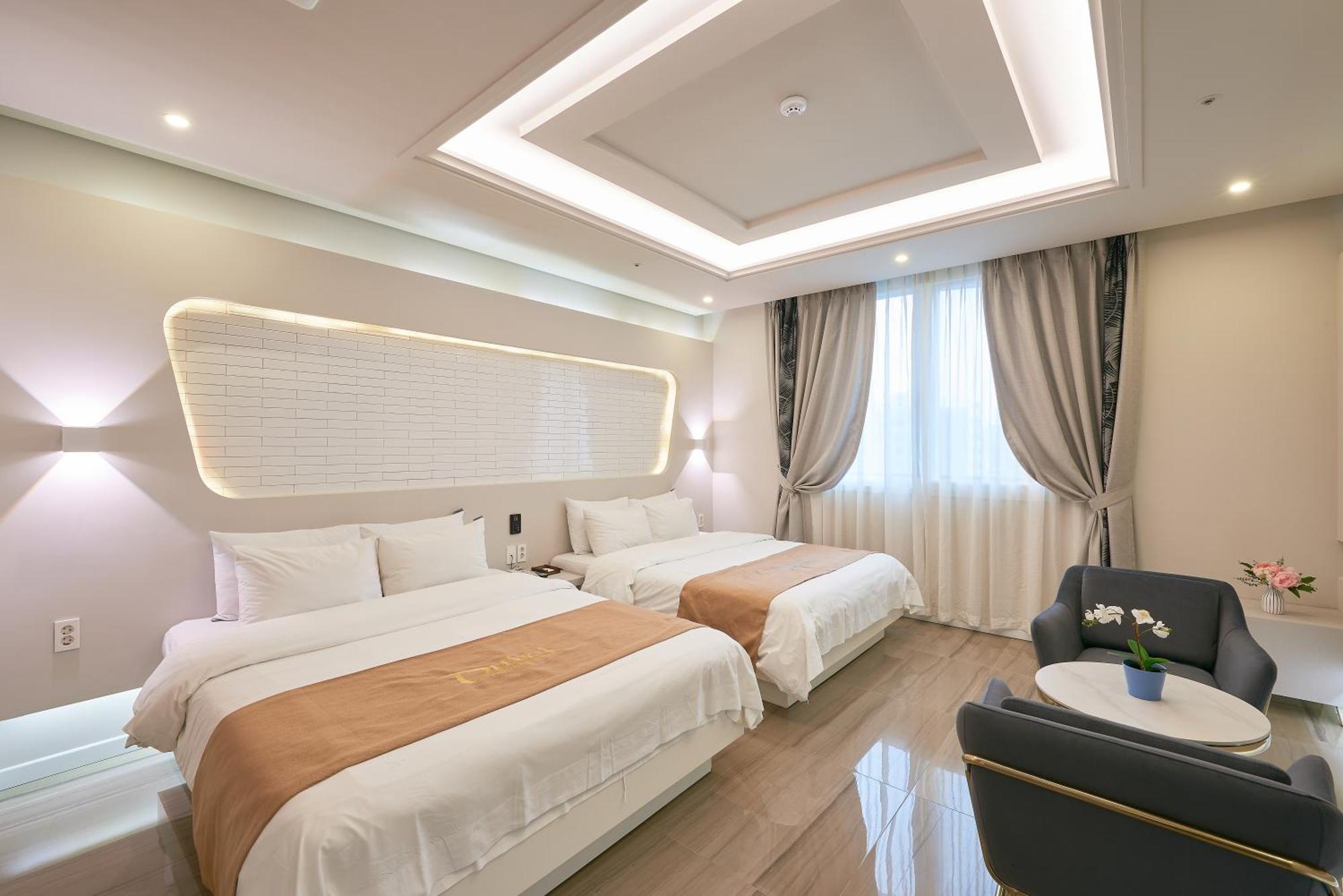 Dubai Hotel Gwangju Metropolitan City Екстер'єр фото