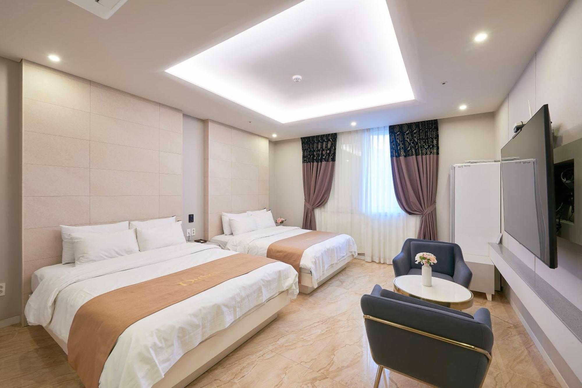 Dubai Hotel Gwangju Metropolitan City Екстер'єр фото