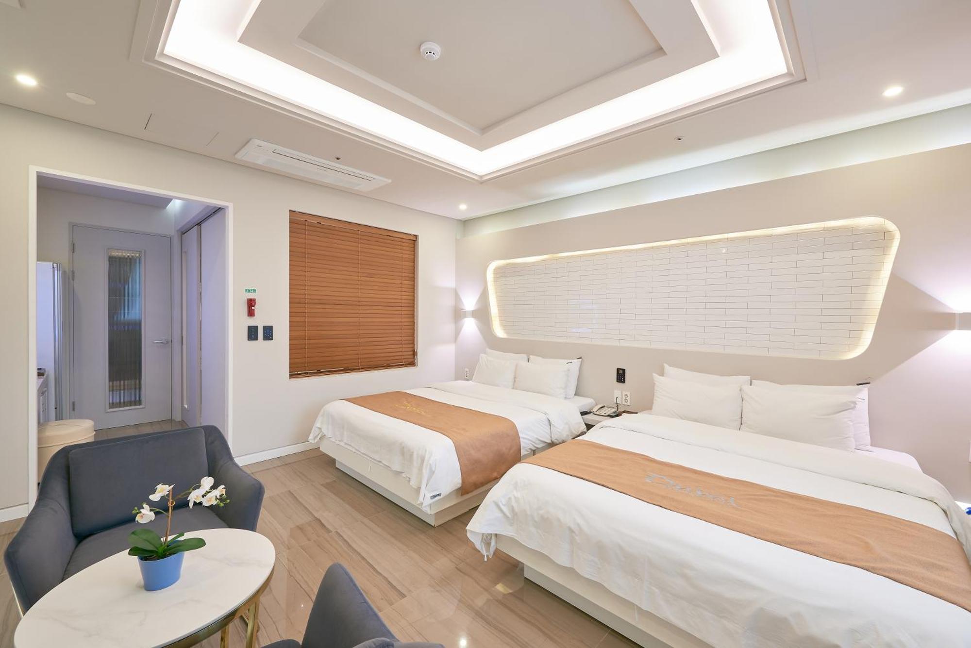 Dubai Hotel Gwangju Metropolitan City Екстер'єр фото