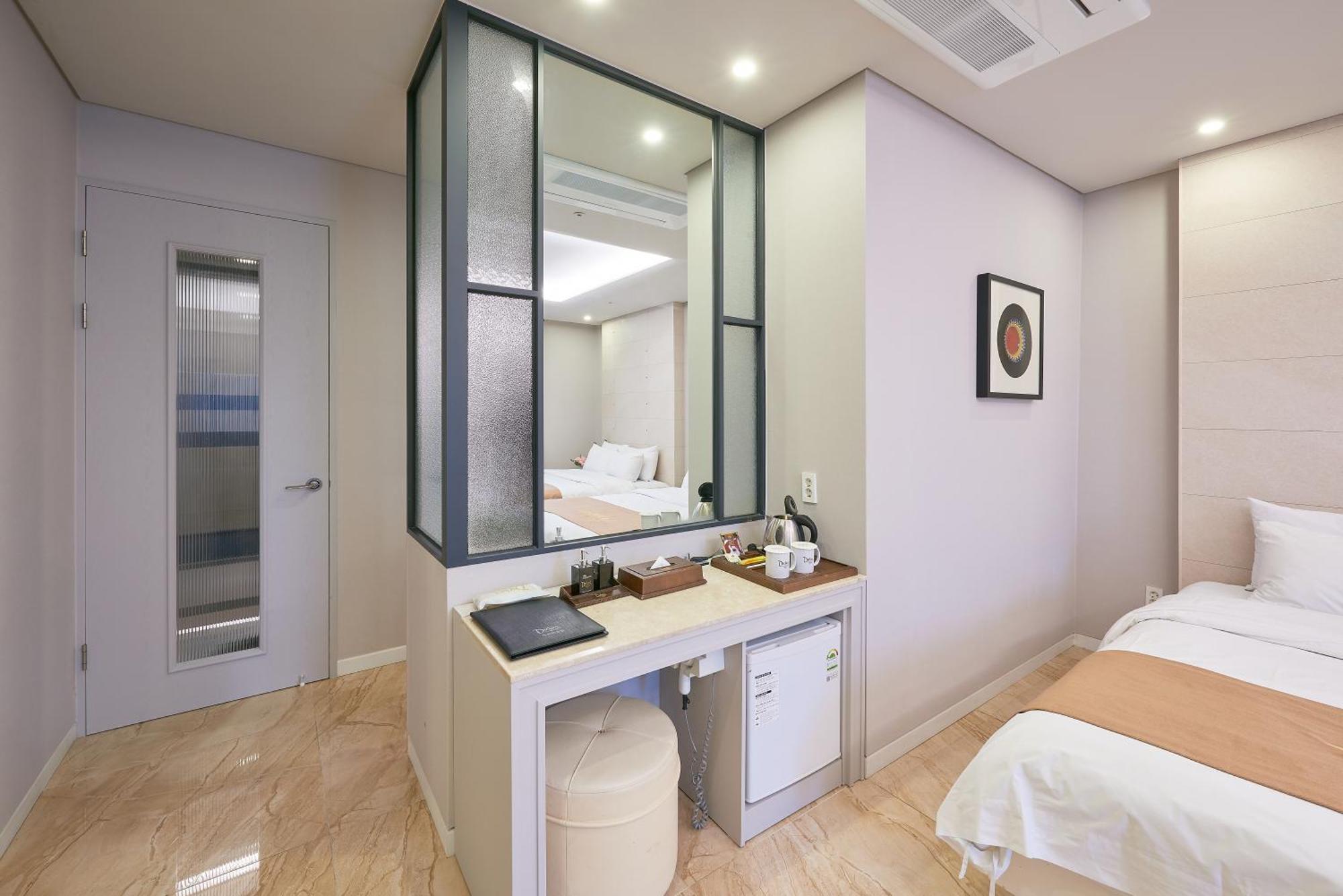 Dubai Hotel Gwangju Metropolitan City Екстер'єр фото