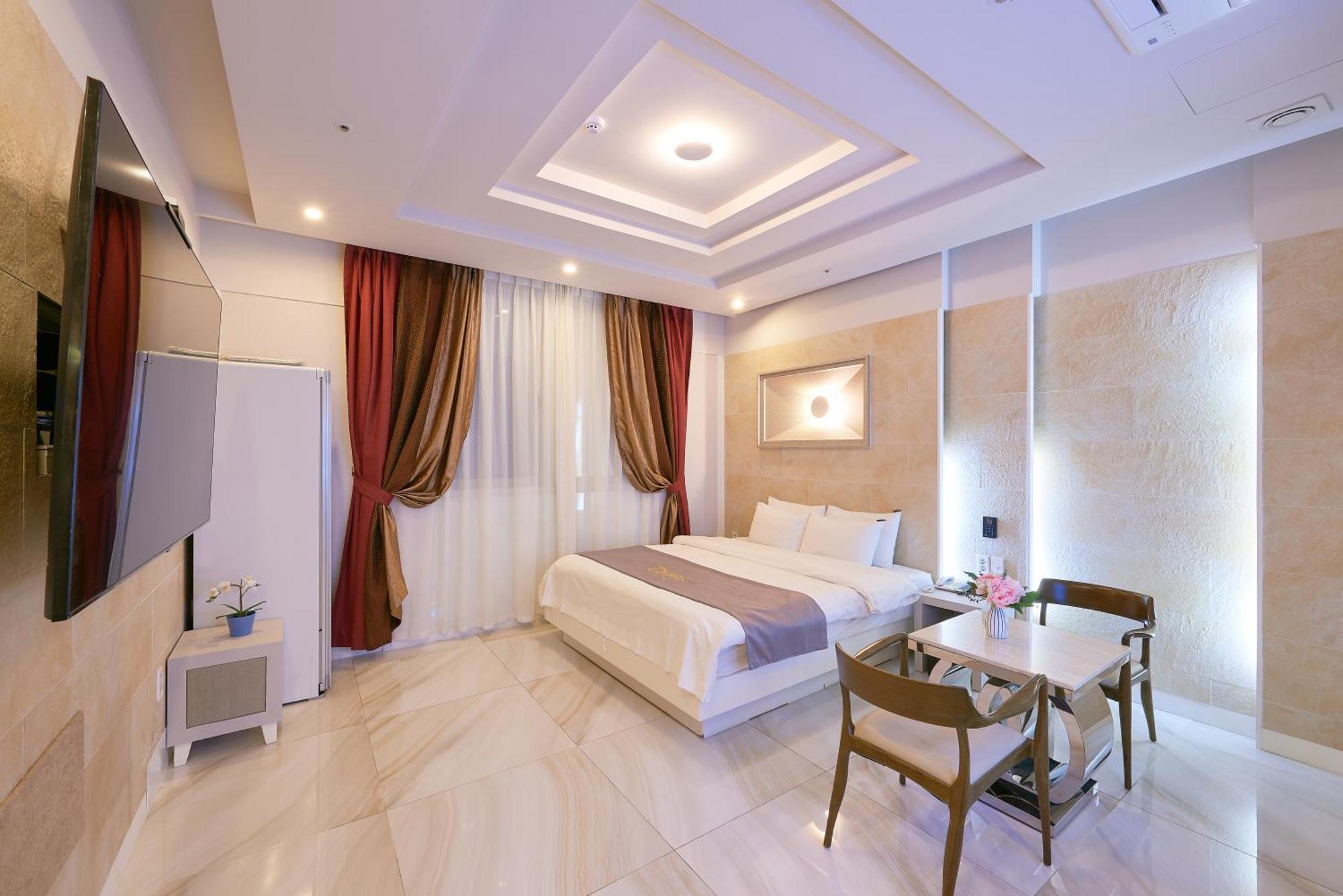 Dubai Hotel Gwangju Metropolitan City Екстер'єр фото