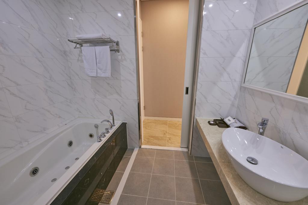 Dubai Hotel Gwangju Metropolitan City Екстер'єр фото